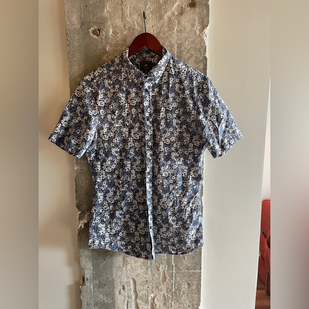 H&M Blue Floral Casual Button Up Short Sleeve Shirt